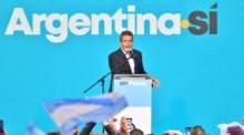 Präsidentschaftsbewerber Sergio Massa spricht nach der Bekanntgabe der Ergebnisse der ersten Runde der argentinischen Wahlen in Buenos Aires. Foto: epa/Enrique Garcia Medina