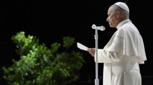Papst Leo XIV. spricht bei einer Veranstaltung in der Movistar Arena in Madrid während seines sechstägigen Besuchs in Spanien. Foto: Vatican Media/Handout Via epa/dpa