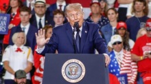 US-Präsident Donald Trump spricht bei einer Wahlkampfveranstaltung in Suffern im Bundesstaat New York. Foto: EPA/Kena Betancur