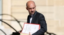 Frankreichs Außenminister Jean-Noel Barrot trifft im Élysée-Palast zu Beratungen zur Elektrifizierung des Landes ein. Foto: EPA/Tom Nicholson / Pool