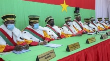 Burkina Fasos Oberstleutnant Paul-Henri Damiba wird als Staatsoberhaupt vereidigt. Foto: epa/Str