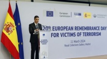 Der spanische Premierminister Pedro Sanchez hält eine Rede anlässlich des Europäischen Tages des Gedenkens an die Opfer des Terrorismus und des 20. Jahrestages der Anschläge von Madrid 2004 in Madrid. Foto: epa/Chema Moya / Pool