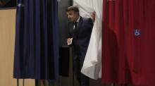 Emmanuel Macron, der französische Präsident, verlässt die Wahlkabine in Le Touquet. Foto: epa/Michel Spingler
