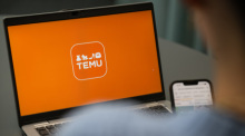 Blick auf einen Laptop mit dem Logo der App Temu. (gestellte Szene). Foto: Hannes P Albert/dpa