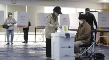 Vorgezogene Stimmabgabe für die Parlamentswahlen in Südkorea. Foto: epa/Jeon Heon-kyun