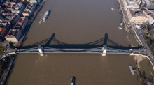 Die Donau tritt an der Kettenbrücke in der Budapester Innenstadt über die Ufer und überflutet sie. Foto: epa/Wu Hao