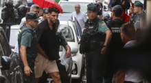 Der spanische Fußballprofi Rafa Mir wird in Valencia der Justiz vorgeführt. Gegen ihn lief ein Verfahren wegen sexueller Aggression, das nun mit einer Verurteilung endete. Foto: Rober Solsona/Europa Press/dpa.
