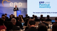Der Präsident der Europäischen Volkspartei (EVP), Manfred Weber, spricht am ersten Tag des Kongresses der Europäischen Volkspartei. Foto: epa/Manuel De Almeida