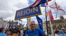 Teilnehmer demonstrieren in London für einen Wiedereintritt Großbritanniens in die Europäische Union. Foto: epa/Tayfun Salci