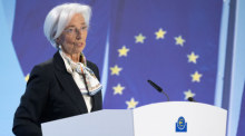 EZB-Präsidentin Christine Lagarde spricht auf der Pressekonferenz der EZB. Foto: Boris Roessler/dpa