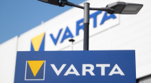 Das Varta-Logo ist an einem Gebäude am Sitz der Varta AG zu sehen. Foto: Marijan Murat/dpa