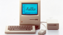 Als der Apple Macintosh vor 40 Jahren vorgestellt wurde, war er nicht der erste PC auf dem Markt. Er war zunächst auch kein Kassenschlager, aber trotzdem gilt er als ein Meilenstein in der Technik-Geschichte. Foto: Apple/dpa
