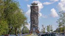 Blick auf den Harzturm am Torfhaus. Der Harzturm gehört zu den beliebten Ausflugszielen im Harz. Foto: Matthias Bein/dpa