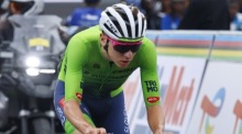 Tadej Pogacar aus Slowenien fährt beim Straßenrad-WM-Rennen der Elite in Kigali um den Titel. Foto: EPA/Kim Ludbrook