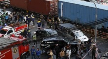 Die Polizei identifizierte das achte Todesopfer des schweren Bahnübergangsunglücks in Bangkok nach einem DNA-Abgleich mit Verwandten. Foto: epa/Rungroj Yongrit