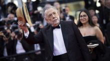 Francis Ford Coppola posiert für Fotografen bei der Ankunft zur Premiere des Films «Megalopolis» bei den 77. Internationalen Filmfestspielen in Cannes. Foto: Scott A Garfitt/Invision/ap/dpa