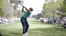 Der Amerikaner Tiger Woods verlässt das Grün, nachdem er das achtzehnte Loch beendet hat. Foto: epa/Justin Lane