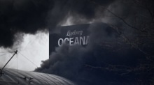 Rauch steigt auf, nachdem im Vergnügungspark Liseberg in der neuen Wasserwelt Oceana in Göteborg ein Feuer ausgebrochen ist. Foto: epa/Björn Larsson Rosvall/tt