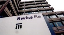 Das Firmenlogo der Schweizerischen Rückversicherungs-Gesellschaft (SRG), dem größten Rückversicherer der Welt, am Hauptsitz in Zürich. Foto: epa/Michele Limina