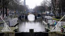 Amsterdamer Schleuse geschlossen, um einen Kanal zu ermöglichen. Foto: epa/Sander King