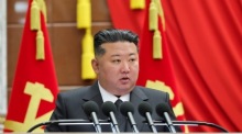 Nordkoreas Machthaber Kim Jong Un spricht bei einer Plenarsitzung des Zentralkomitees der Arbeiterpartei in Pjöngjang. Foto: epa/Kcna