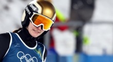 Selina Freitag aus Deutschland beim Wettbewerb auf der Normalschanze im Skispringen der Frauen bei den Olympischen Winterspielen Milano Cortina 2026. Foto: epa/Hannibal Hanschke
