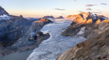 Eigentlich liegt auf diesem Gletscher in der Schweiz immer Schnee. Aber dafür war es dieses Jahr zu warm. Foto: Matthias Huss/Glamos Gletschermessnetz/akademie Der Naturwissenschaften Schweiz (scnat)/dpa