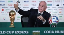 Gianni Infantino nimmt in Mexiko-Stadt an einer Pressekonferenz vor dem Eröffnungsspiel der Fußball-Weltmeisterschaft 2026 teil. Foto: epa/Isaac Esquivel