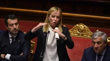 Die italienische Ministerpräsidentin Giorgia Meloni (C) hält eine Rede im Senat. Foto: epa/Riccardo Antimiani