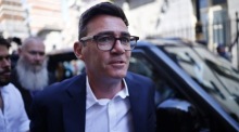 Andy Burnham trifft in Westminster ein. Nach dem Rücktritt von Keir Starmer kandidiert er für dessen Nachfolge als Premierminister. Foto: EPA/Tolga Akmen