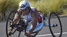 Alessandro Zanardi bei der Ironman-WM auf Hawaii: Der frühere Formel-1-Pilot galt als Symbol für Willenskraft und sportliche Stärke. Foto: Mark J. Terrill/Ap/dpa