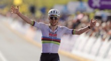 Tadej Pogacar gewinnt die Flandern-Rundfahrt über 164,1 Kilometer rund um Oudenaarde souverän. Foto: epa/Olivier Matthys