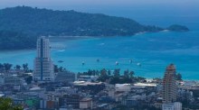 Phuket plant eine Anhebung der Hotelabgabe auf bis zu drei Prozent, um zusätzliche Mittel für Tourismus und Infrastruktur zu generieren. Bild: Max Bvp/Unslash