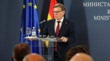 Wadephul spricht in Belgrad bei einer Pressekonferenz über die bilateralen Beziehungen und Serbiens Annäherung an die EU Foto: epa/Andrej Cukic