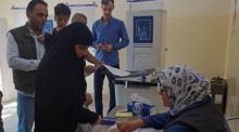 Irakische Frauen geben ihre Stimme in einem Wahllokal für die vorgezogenen Parlamentswahlen in Bagdad ab. Foto: epa/Ceerwan Aziz