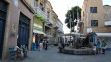 Blick auf den Ledra-Street-Checkpoint in der geteilten Hauptstadt Nikosia, die seit 1974 zwischen griechischem und türkischem Teil getrennt ist. Foto: Katia Christodoulou/epa/dp