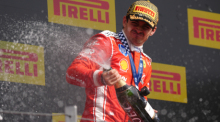 Formel-1-Weltmeisterschaft, Grand Prix von Großbritannien. Ferrari-Pilot Charles Leclerc feiert auf dem Podium nach seinem Sieg beim Großen Preis von Großbritannien auf dem Silverstone Circuit in Towcester. Foto: Jacob King/Pa Wire/dpa