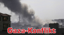 Nach einem israelischen Luftangriff in der Stadt Deir Al Balah im Gazastreifen steigt Rauch auf. Foto: EPA-EFE/Mohammed Saber