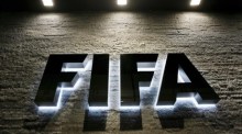 Bild des FIFA-Logos am Sitz der FIFA in Zürich. Foto: epa/Steffen Schmidt