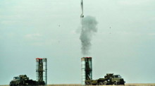 Russische S300-Rakete startet auf dem Übungsgelände an einem geheimen Ort. Foto: epa/Vladimir Mashatin