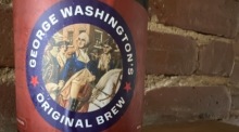Eine Flasche "George Washington's Original Brew" ist zu sehen. Foto: Christina Horsten/dpa