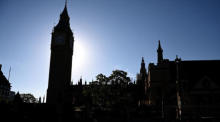 Die Houses of Parliament werden von der aufgehenden Sonne in London überstrahlt. Foto: epa/Neil Hall