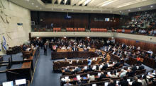 Abstimmungsrunde zur Auflösung der Regierung im Plenum der Knesset. Foto: epa/Abir Sultan