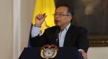 Der kolumbianische Präsident Gustavo Petro gibt eine Pressekonferenz, um eine Bilanz seiner ersten hundert Tage in Bogota zu ziehen. Foto: epa/Mauricio Duenas Castaneda