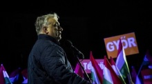 Ungarns Ministerpräsident Viktor Orban wirbt bei einem Wahlkampfauftritt in Györ für seine Partei Fidesz vor der Parlamentswahl. Foto: epa/Akos Kaiser