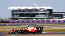 Lewis Hamilton von Ferrari während des ersten freien Trainings (FP1) vor dem Großen Preis von Großbritannien auf dem Silverstone Circuit in Towcester. Foto: David Davies/Pa Wire/dpa