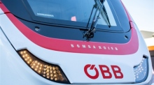 Das Logo der Österreichischen Bundesbahnen oder "OBB" auf der Vorderseite einer Lokomotive. Foto: EPA-EFE/Omer Messinger