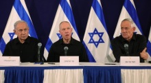 Israels Premierminister und Verteidigungsminister geben eine Pressekonferenz in Tel Aviv. Foto: epa/Abir Sultan / Pool