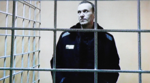Alexej Nawalny, Oppositionspolitiker aus Russland, ist während einer Gerichtsverhandlung per Video aus einem Gefängnis zugeschaltet. Foto: Evgeny Feldman/Meduza/ap/dpa