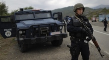 Eine Sondereinheit der Kosovo-Polizei sichert das Gebiet. Archivfoto: epa/VALDRIN XHEMAJ